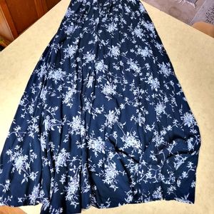 🛒🛍️💥Gently used Christopher & Banks size medium floral maxi skirt